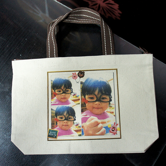 個性手工麻布提袋-小，充滿優雅復古味道,只要提供自己的照片，就可以擁有最特別專屬於自己的提袋，不管是送禮　或是自己用　都很適合喔！而且質感也很不錯哦！